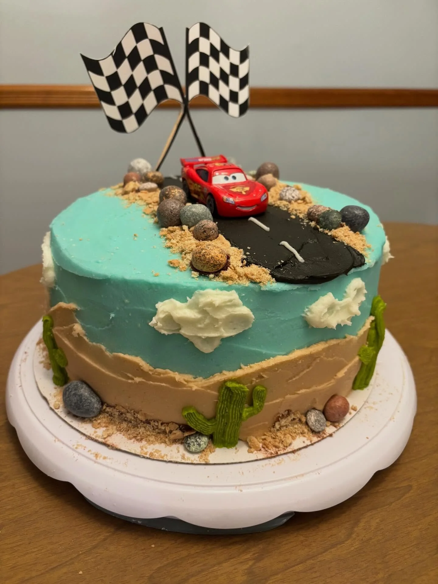 Kachow 🚗🏁

This cake was so fun to make as a huge Disney fan!! It&rsquo;s a vanilla cake with fudgey chocolate filling. The rocks are edible but Lightning McQueen is not 😂