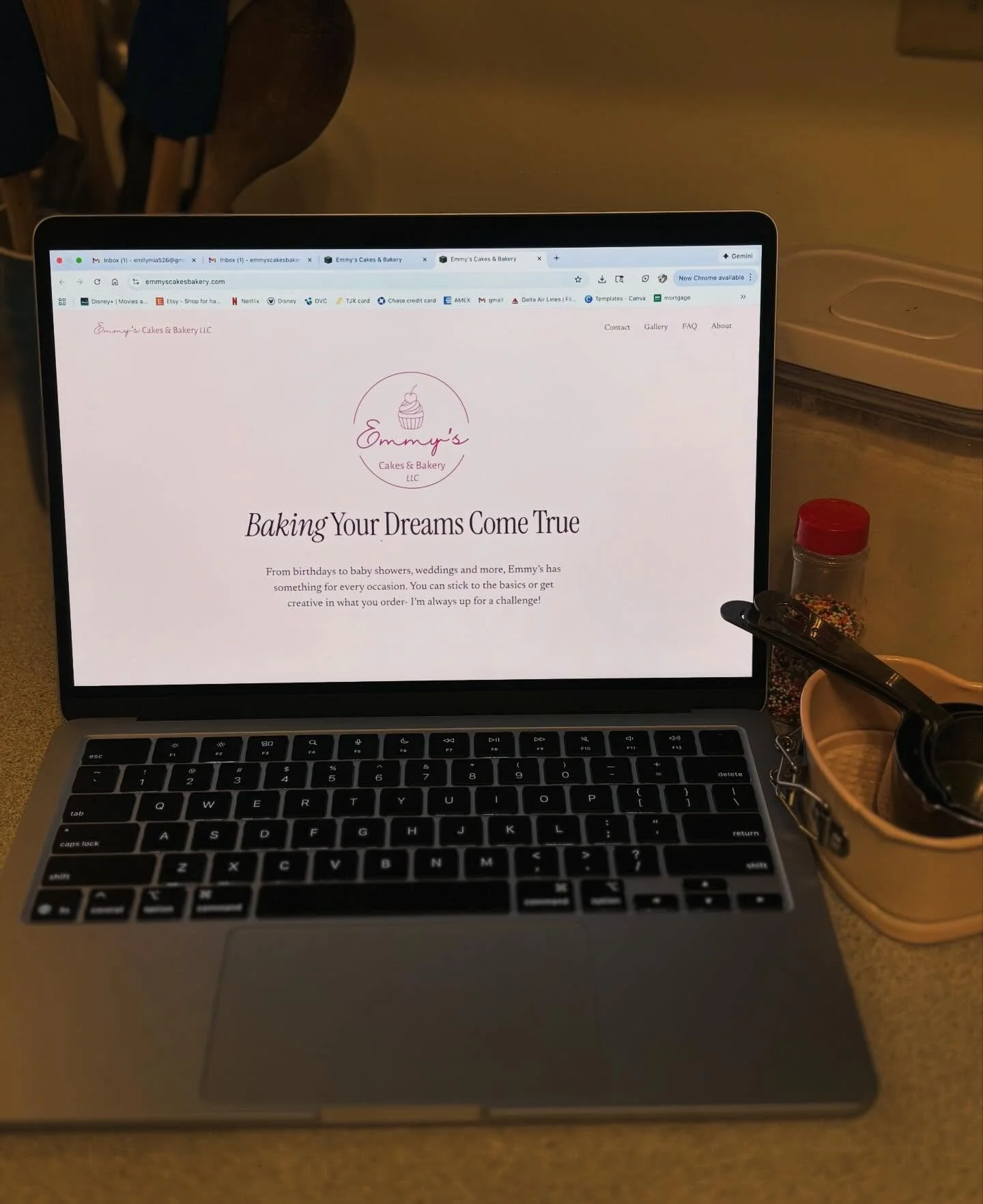 Check out my ✨brand new website✨ for prices, ordering information &amp; more 👩🏻&zwj;🍳🎂
https://www.emmyscakesbakery.com/
(Link in bio)