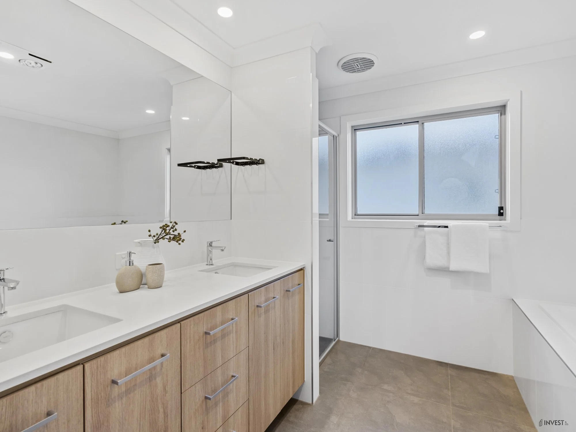 011_Open2view_ID950083-_P__102_Hillcrest_Street.jpg