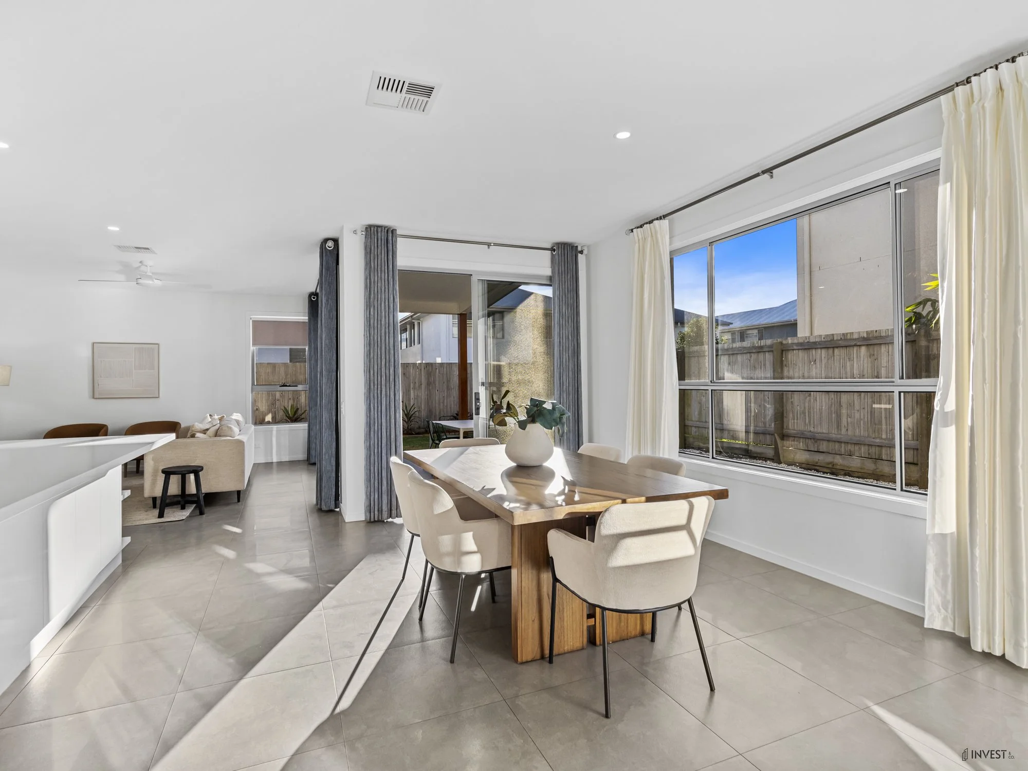 016_Open2view_ID950083-_P__102_Hillcrest_Street.jpg