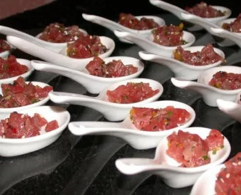 Tuna tartare spicy mayo served on spoons