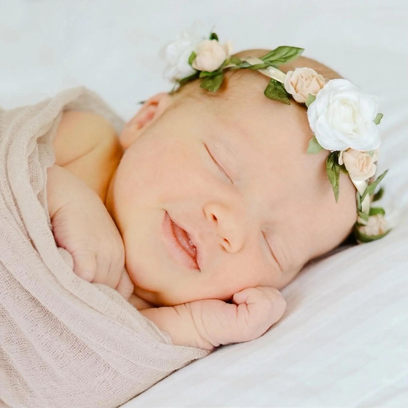 One of the perks of being a photographer as a mom is that you get to take sweet photos of your own newborns! I took this of my second daughter when she was born and is still a favorite! 😍 

#newcanaanphotographer #newcanaannewbornphotographer #conne