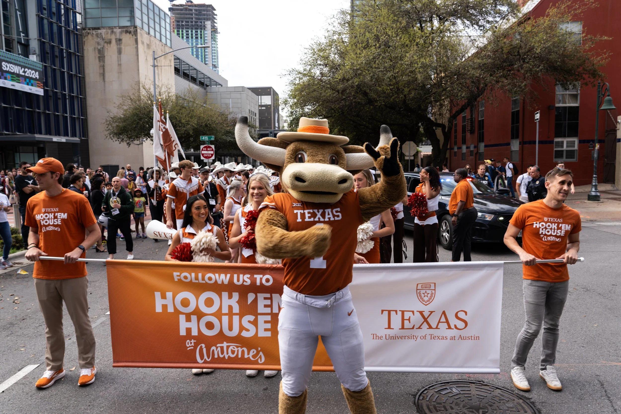 Hook-Em-House_Matt-Lief-Anderson_6536.jpg