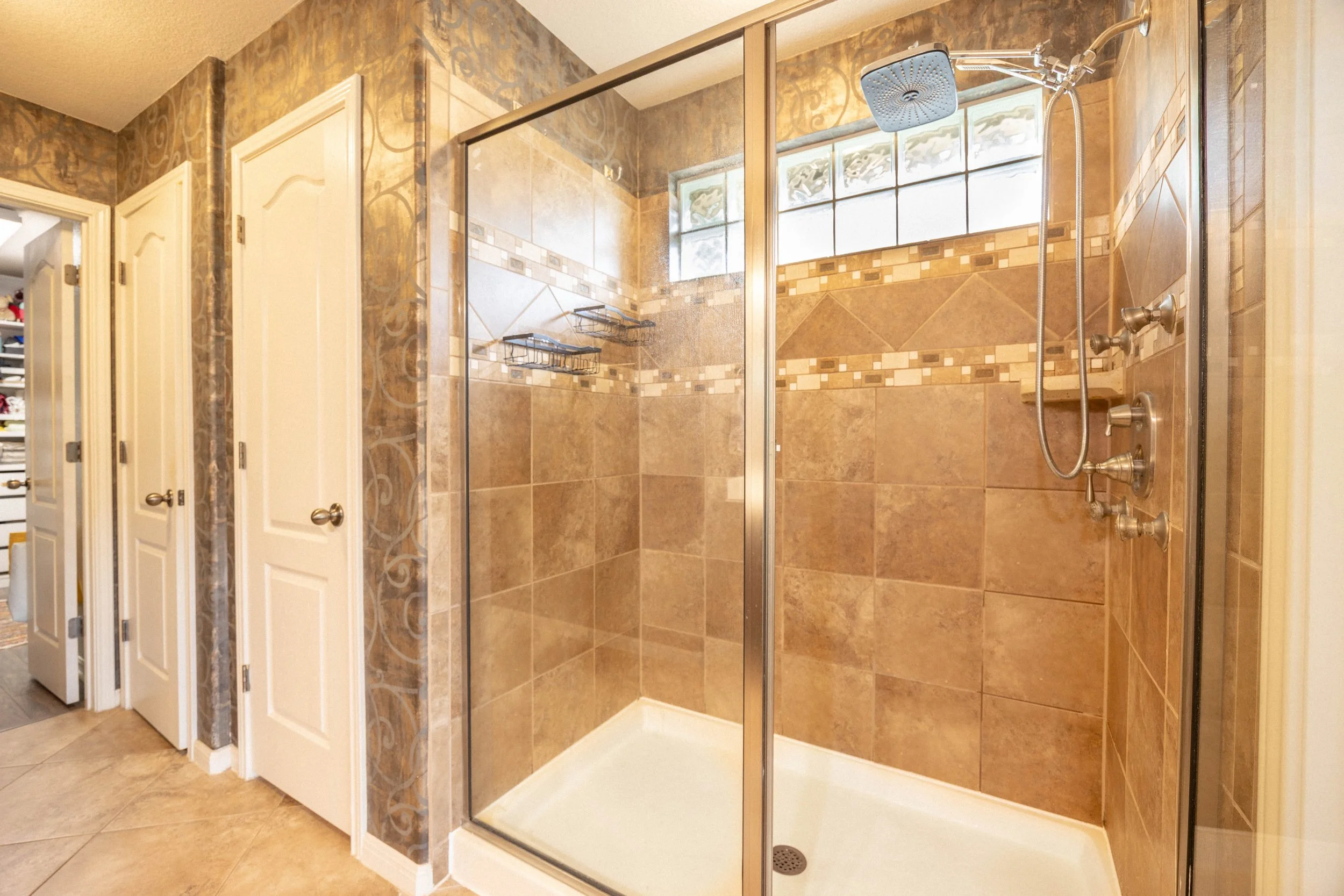 (12)_1301Rimstone_MasterShower.jpg