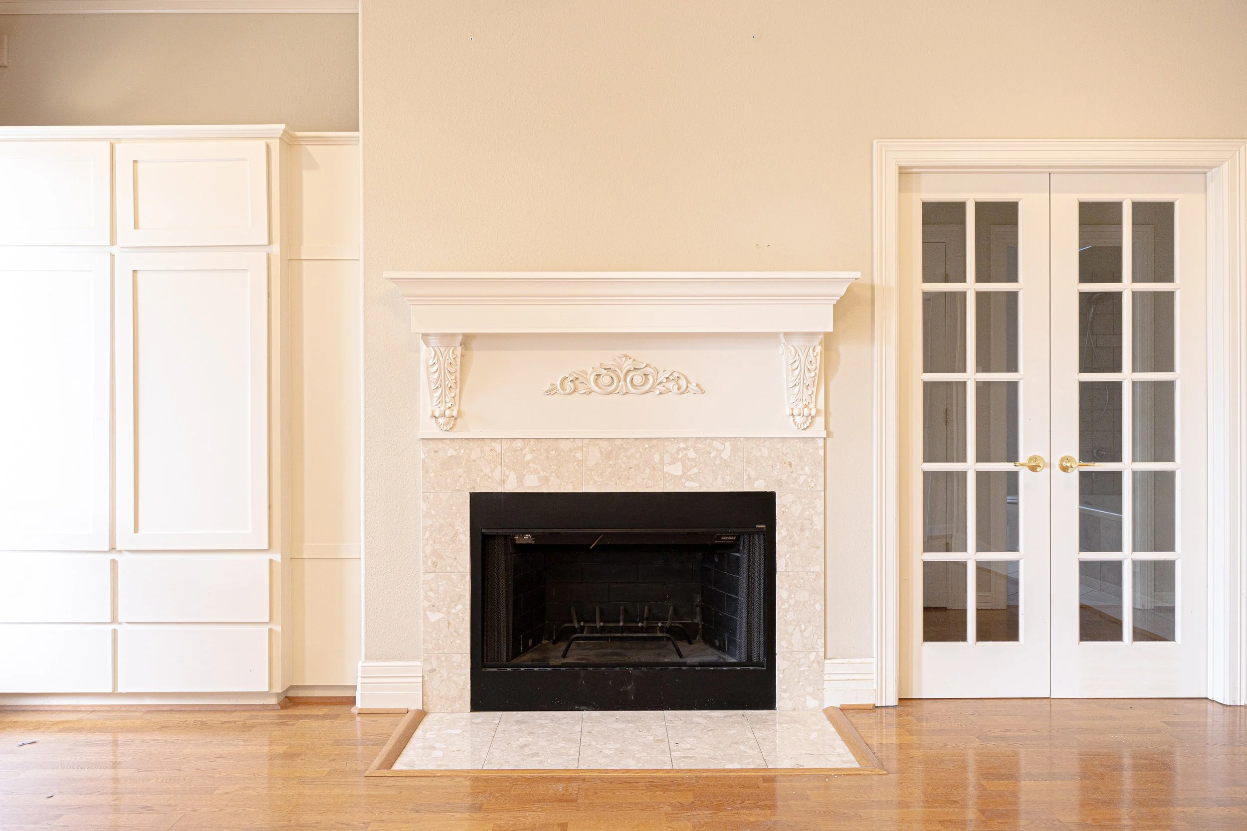 The interior features a large living room and a flexible Mother-in-Law floor plan, with rich hardwood floors and abundant natural light.