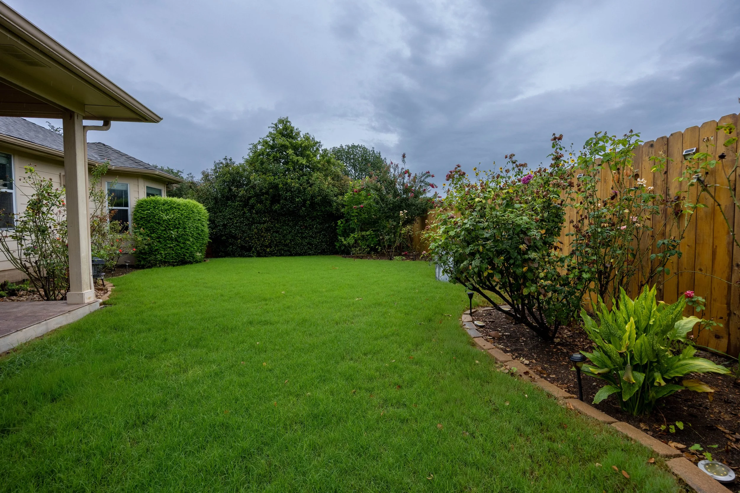 (19)_1301Rimstone_BackYard_1.jpg