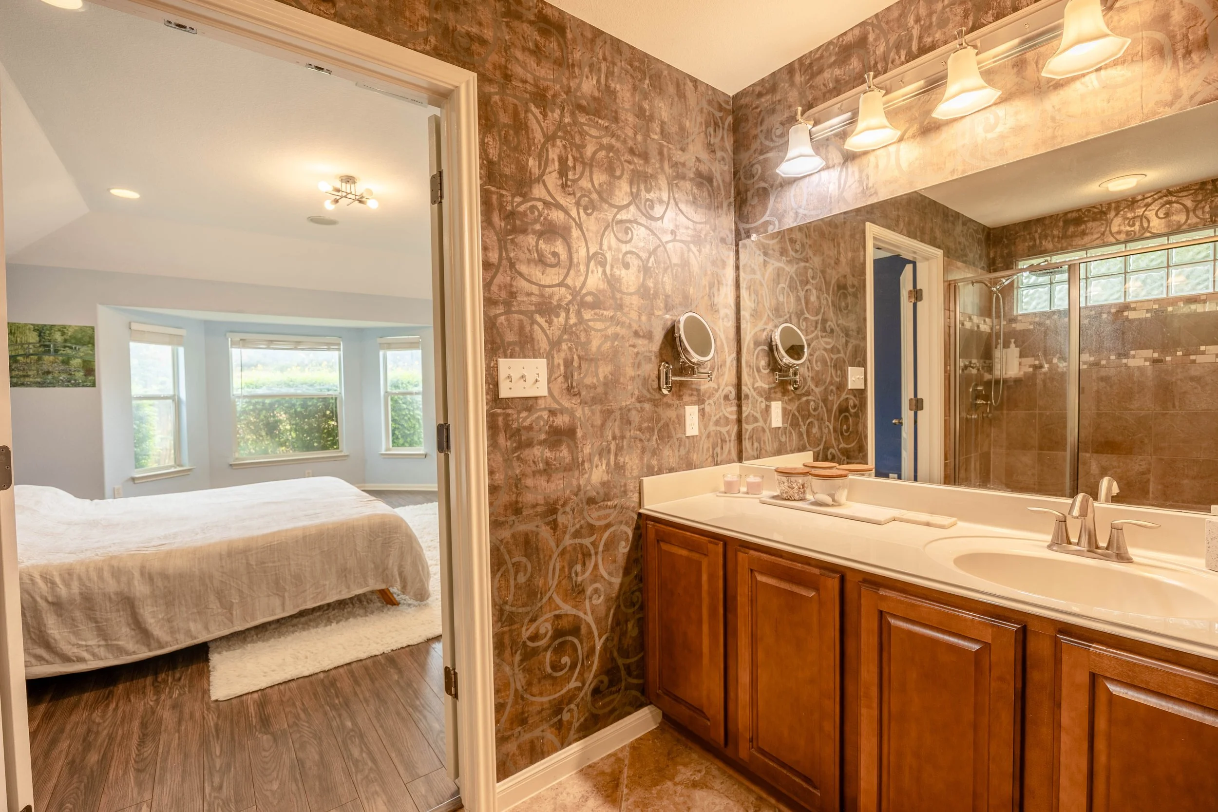 (11)_1301Rimstone_MasterBathroom_Sink .jpg