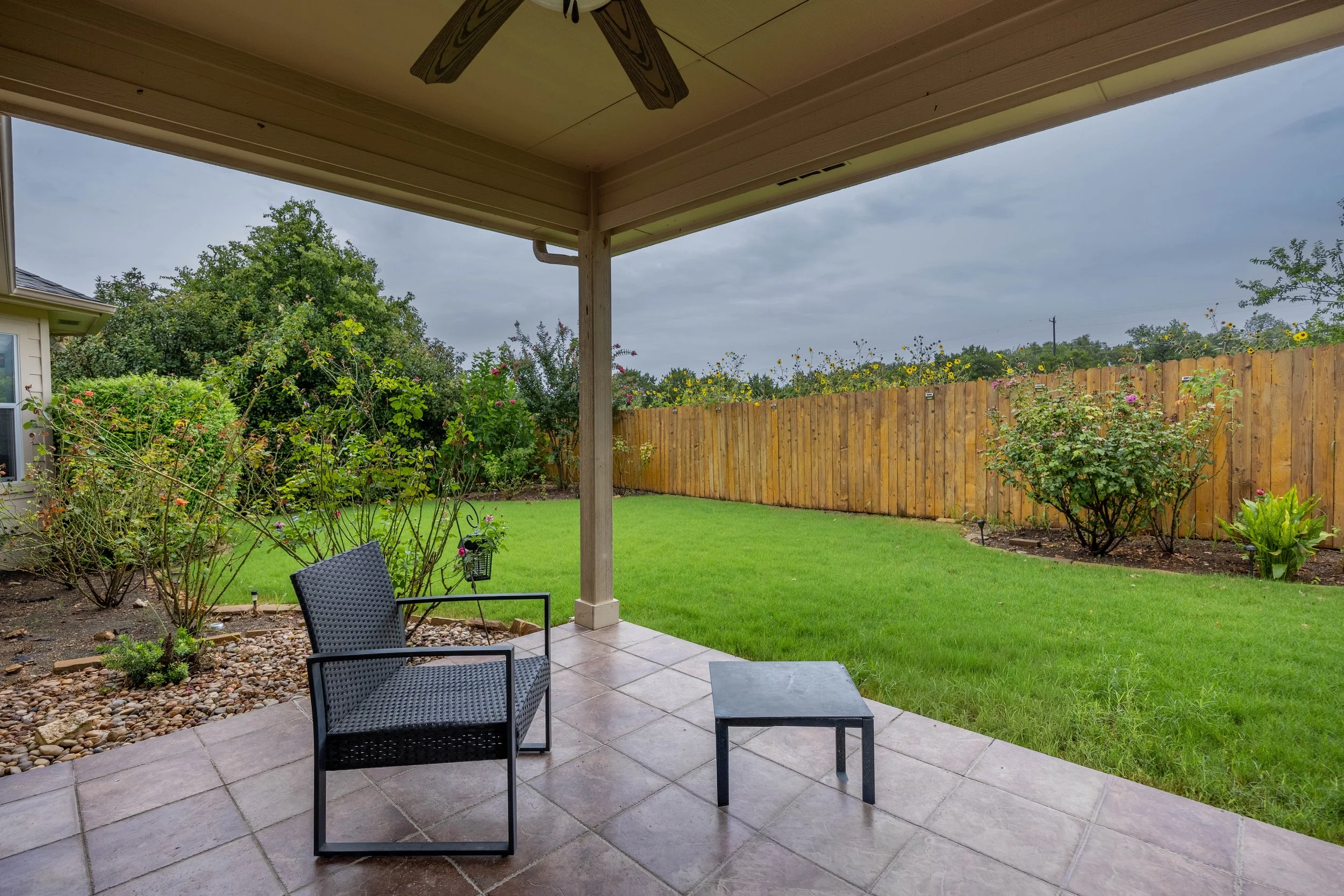 (18)_1301Rimstone_Patio.jpg
