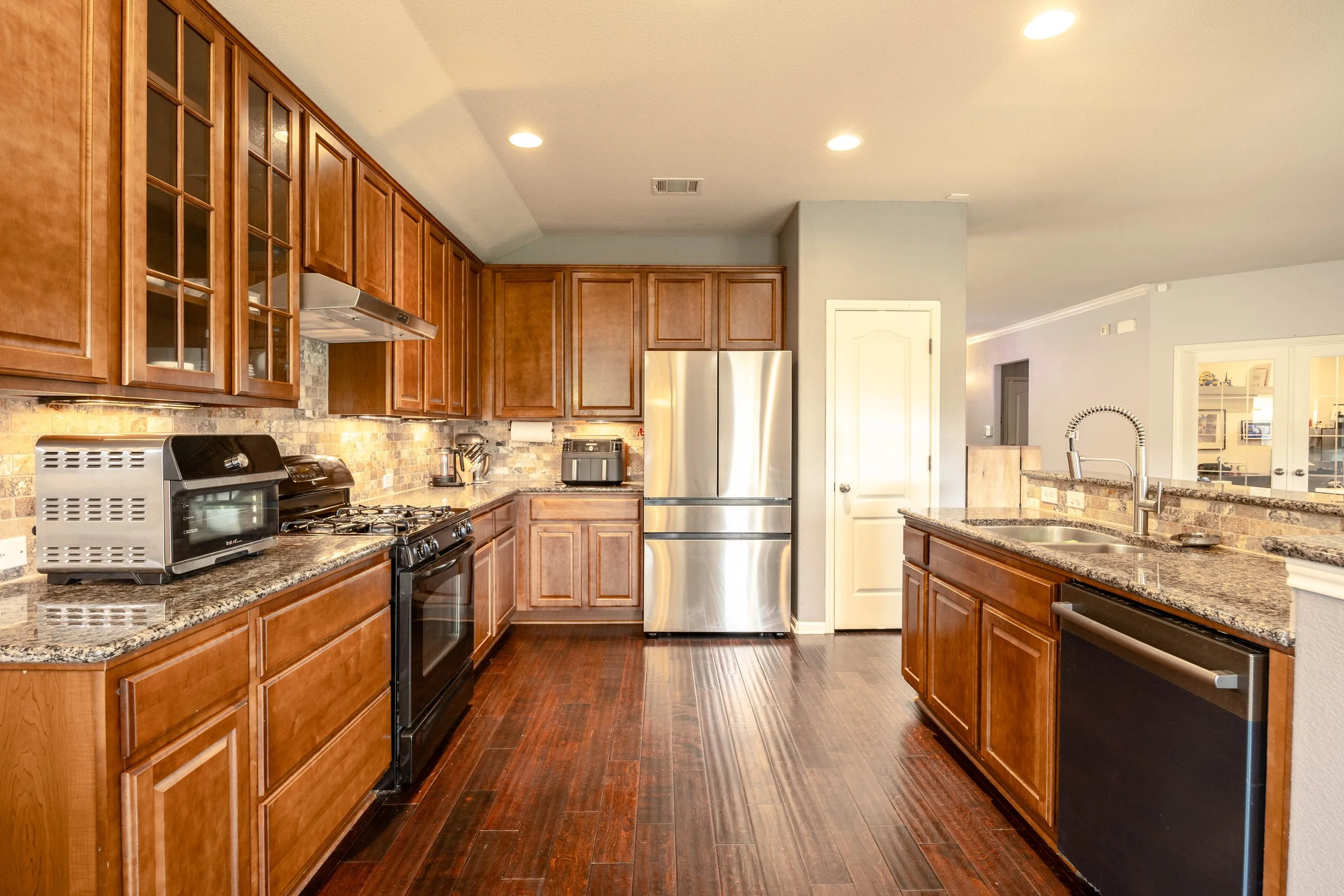 (4)_1301Rimstone_Kitchen.jpg