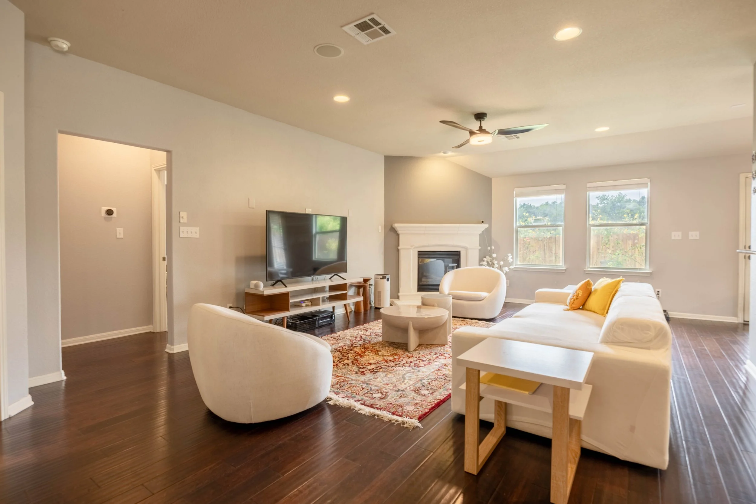 (7)_1301Rimstone_LIvingRoom.jpg