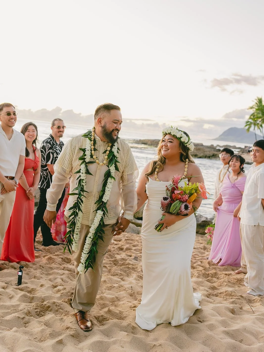 Surrounded by love at your favorite place in the world. 

There is something so beautiful about a destination wedding with just your closest people. Start your forever in paradise.

Planning: @priscillabellaevents
Photography: @michellechanphoto
Lei: