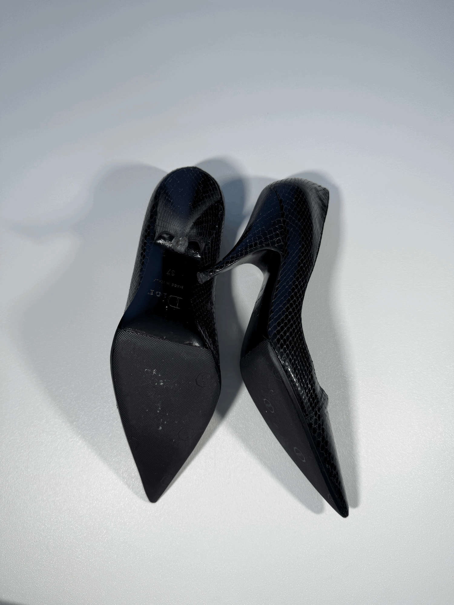 VINTAGE DIOR CROC PUMPS