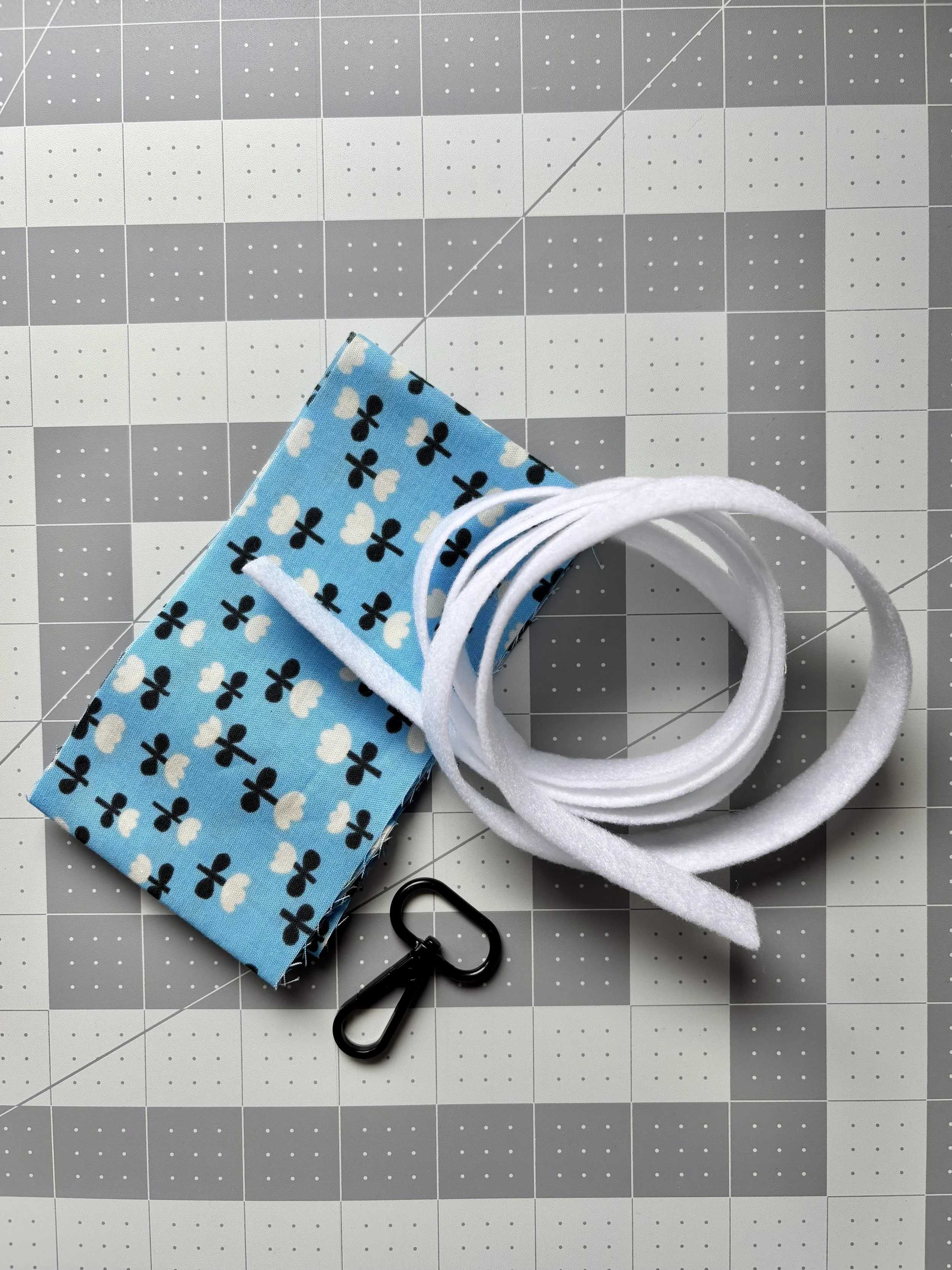 A photo of supplies needed including fabric, fusible fleece and hardware