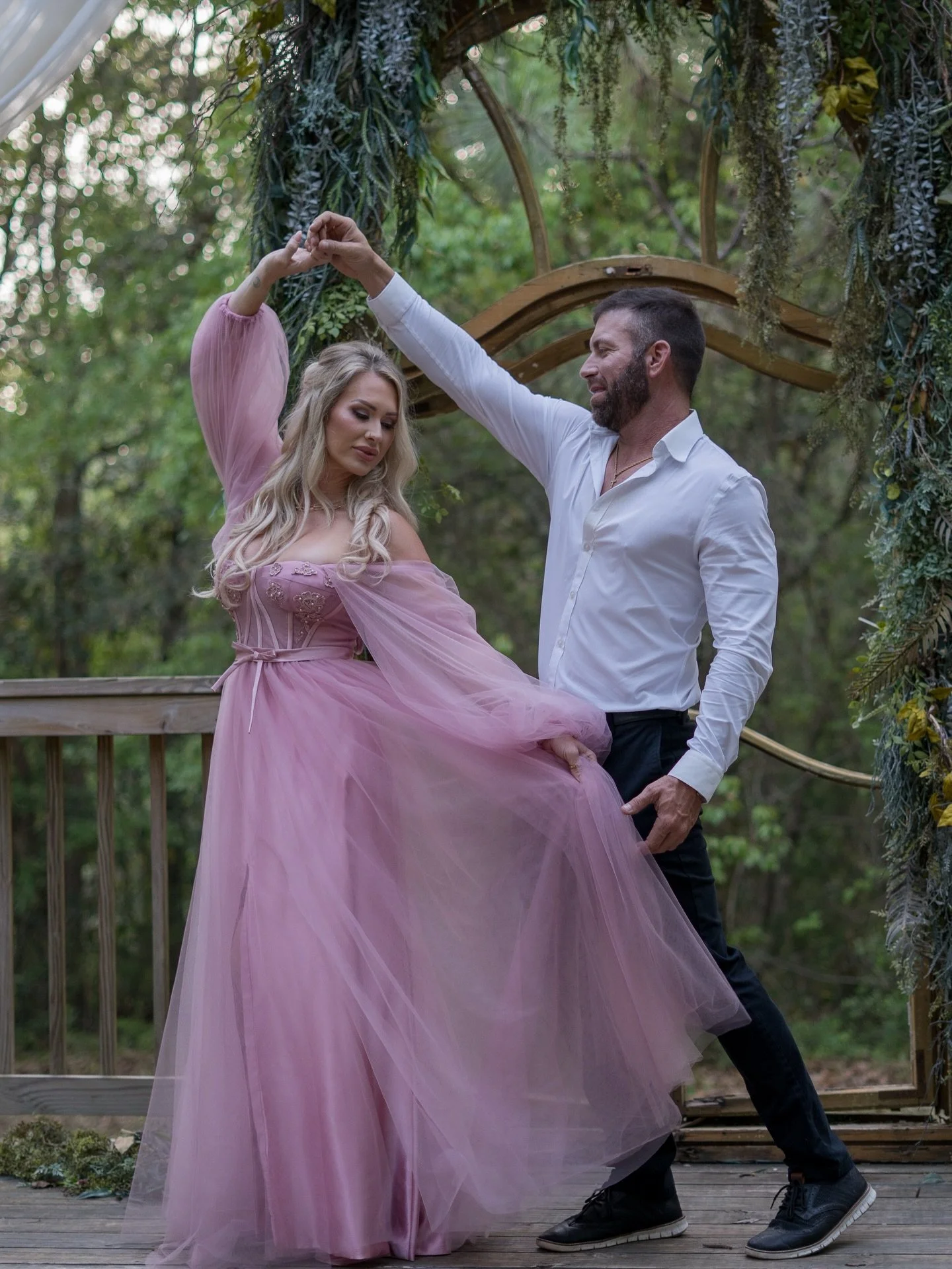 The photos just keep getting better.

I have been gushing about this workshop since it wrapped and honestly, I have no plans to stop. 

Shooting at Bella Sera Gardens with Lacey Marie Photography was one of those experiences that just felt right. The