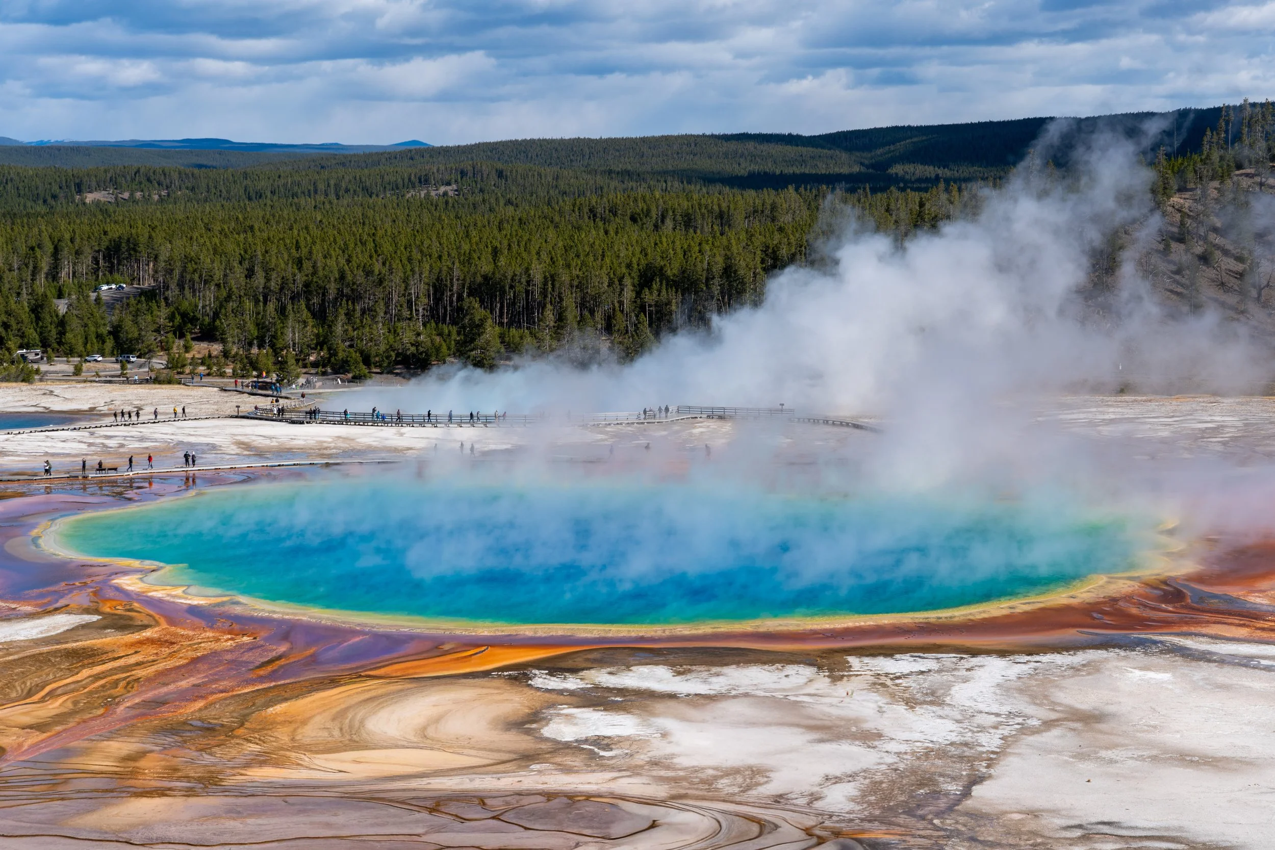 A Living Color Spectrum
A overhead view of Grand Prismatic Spring, the largest hot spring in the United States. The vivid colors are not just a geological fluke—they are alive. Each ring of color represents a different temperature zone, home to billi