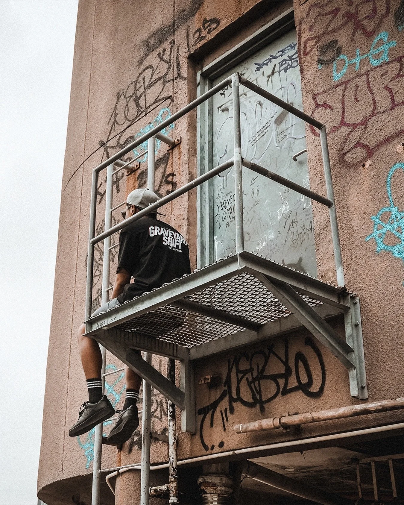 ABOVE THE NOISE.

Sometimes you have to climb up to slow down.
While the city rushes below, we observe from the top.

Graveyard Shift uniform assigned.

Link in bio to join the Clan.
#crazycorpseclan #industrialvibes #singaporestreetwear #urbexsg #va