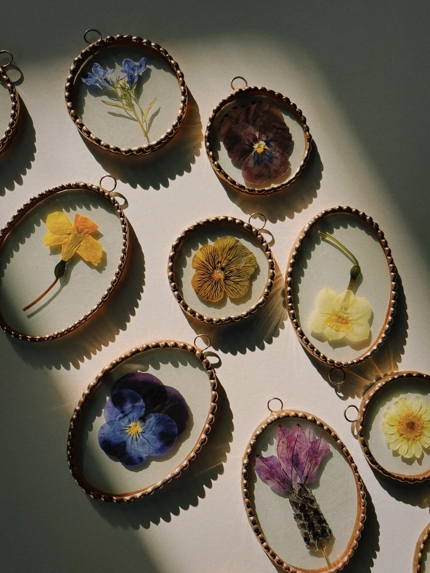 These flower frames will be coming with me to @therosestmarket this Sunday and every Sunday in January, 10am&ndash;4pm 🪻🌼✨

Come say hi if you pass by 🙋🏻&zwj;♀️