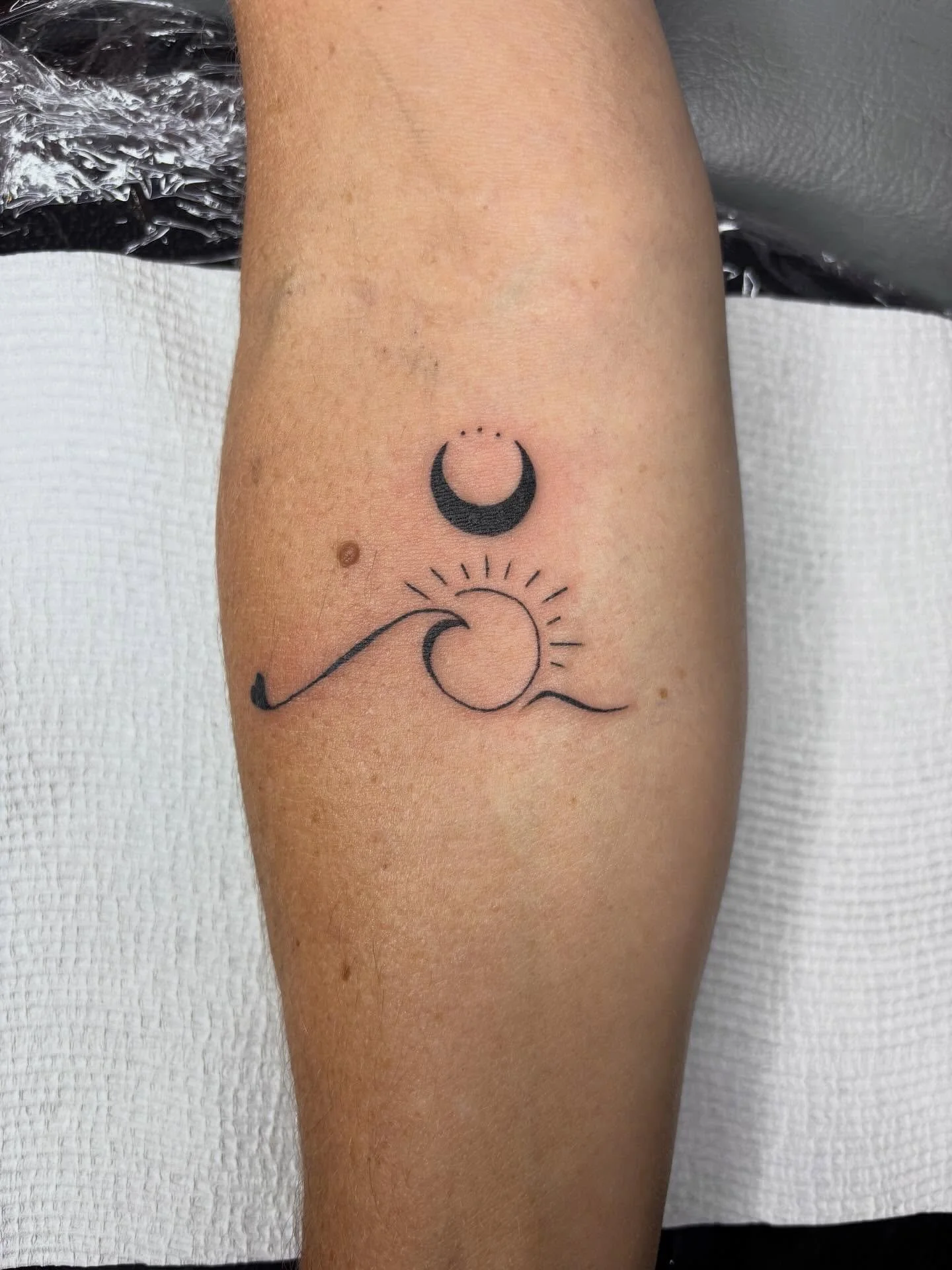 Small fineline tattoos always welcome! 

Although our shop has a traditional tattoo aesthetic, we have over 20 years combined experience and are traditional trained in applying all styles! 

Bold or fine, we don&rsquo;t mind! 

For bookings and enqui