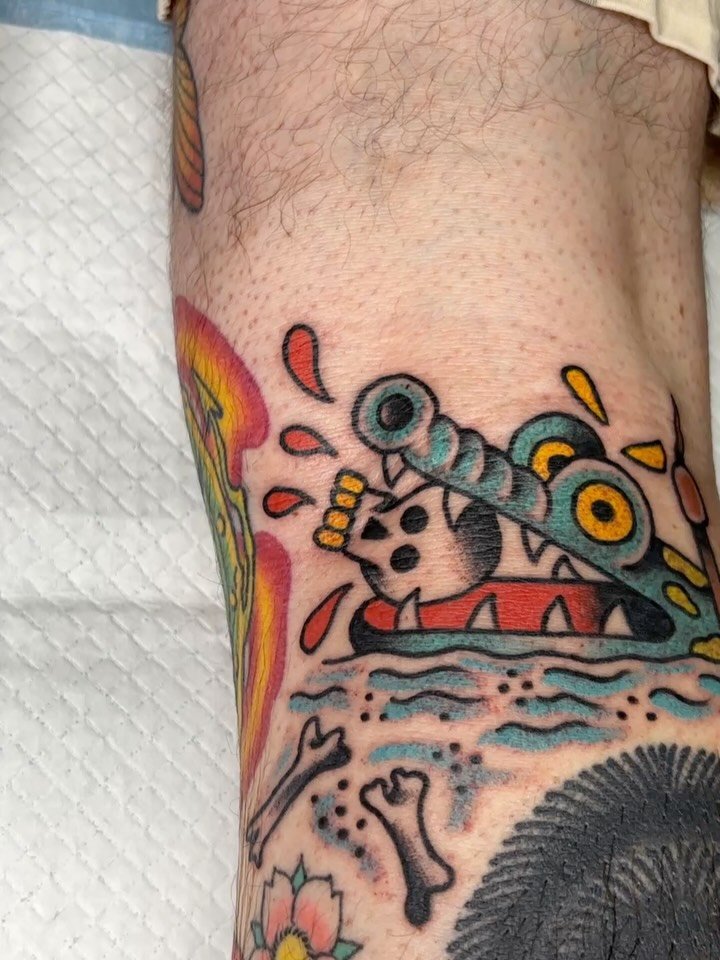 Picked straight off the wall @superdeluxestudio 

Bloody croco in the knee ditch.

For bookings, dm or email!
Alternatively drop into the shop to check out all of my flash, or to have a chat about custom work