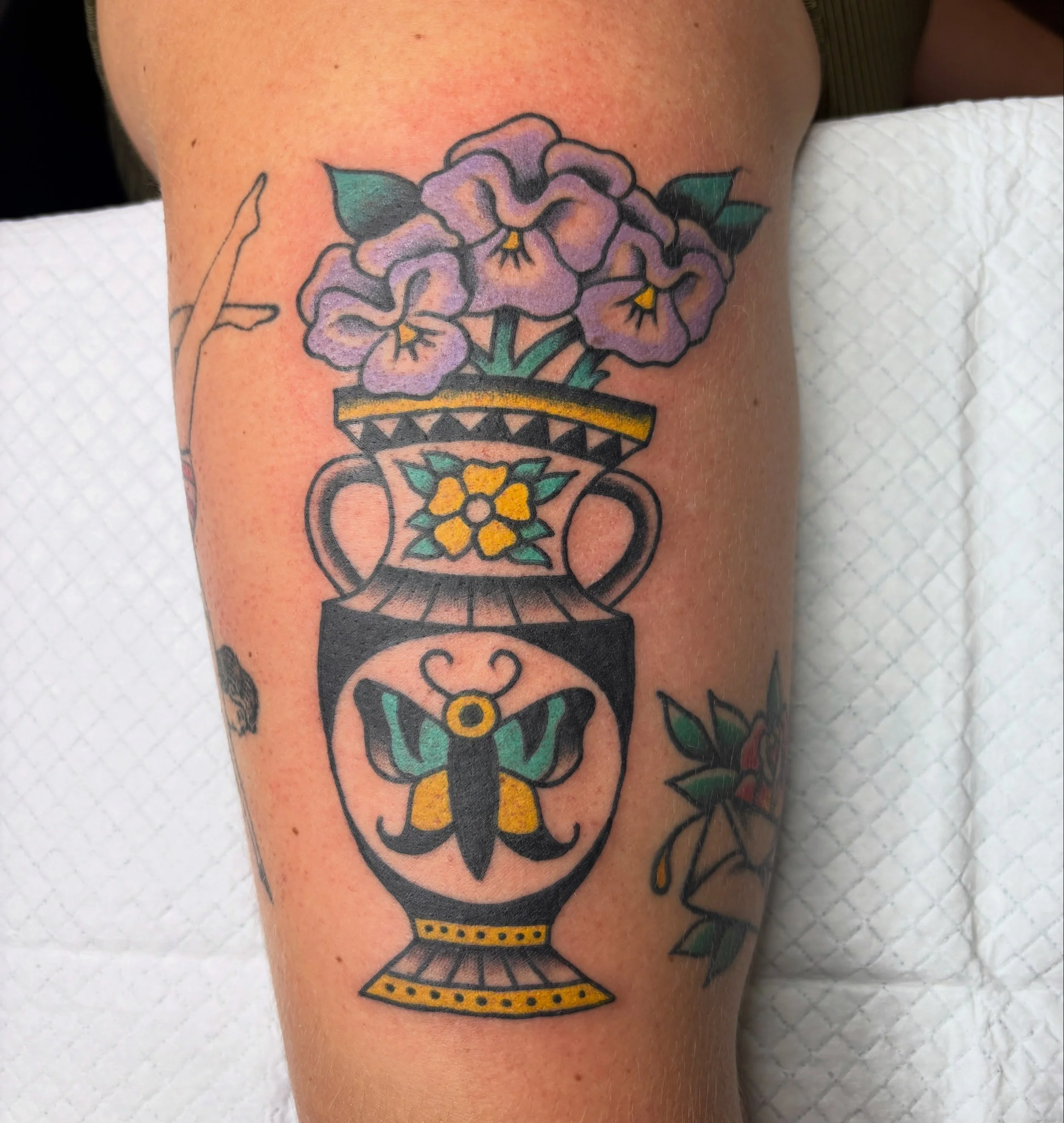 Very fun vase piece

Love to do some more floral pieces!

For bookings dm, email or stop into @superdeluxestudio for a chat! 

#tattoomerimbula #farsouthcoasttattoo