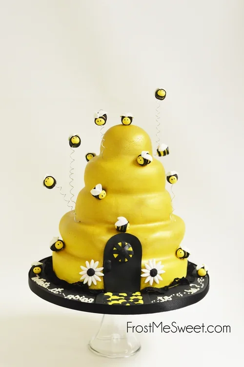 Baby Shower cake beehive.webp