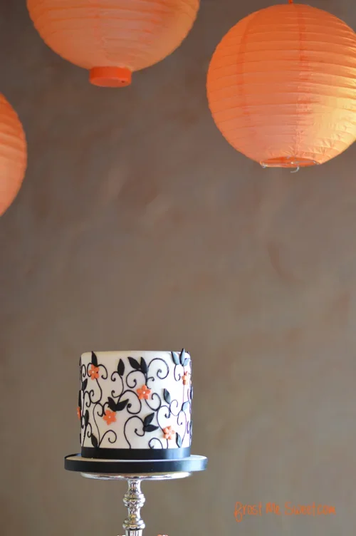 sMALL 1 TIER WEDDING CAKE BLACK SCROLL.webp