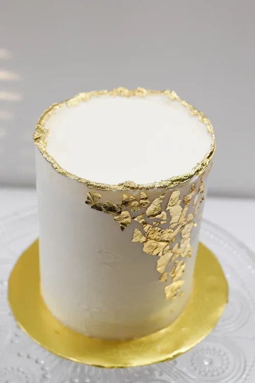 goldleaf cake.webp