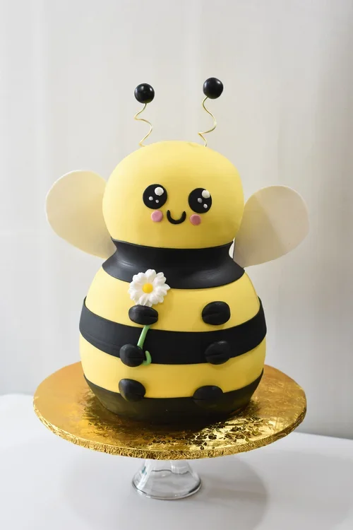 bumblebee cake.webp