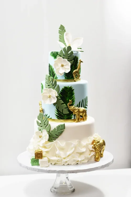 jungle animal cake.webp