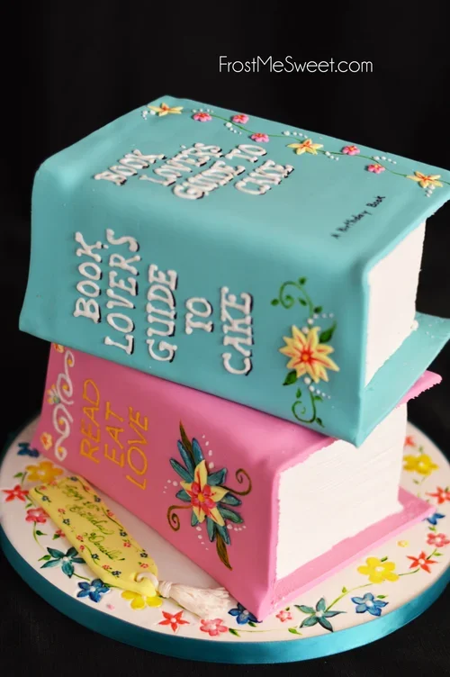 book lover cake.webp