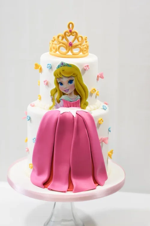 baby snow white cake.webp