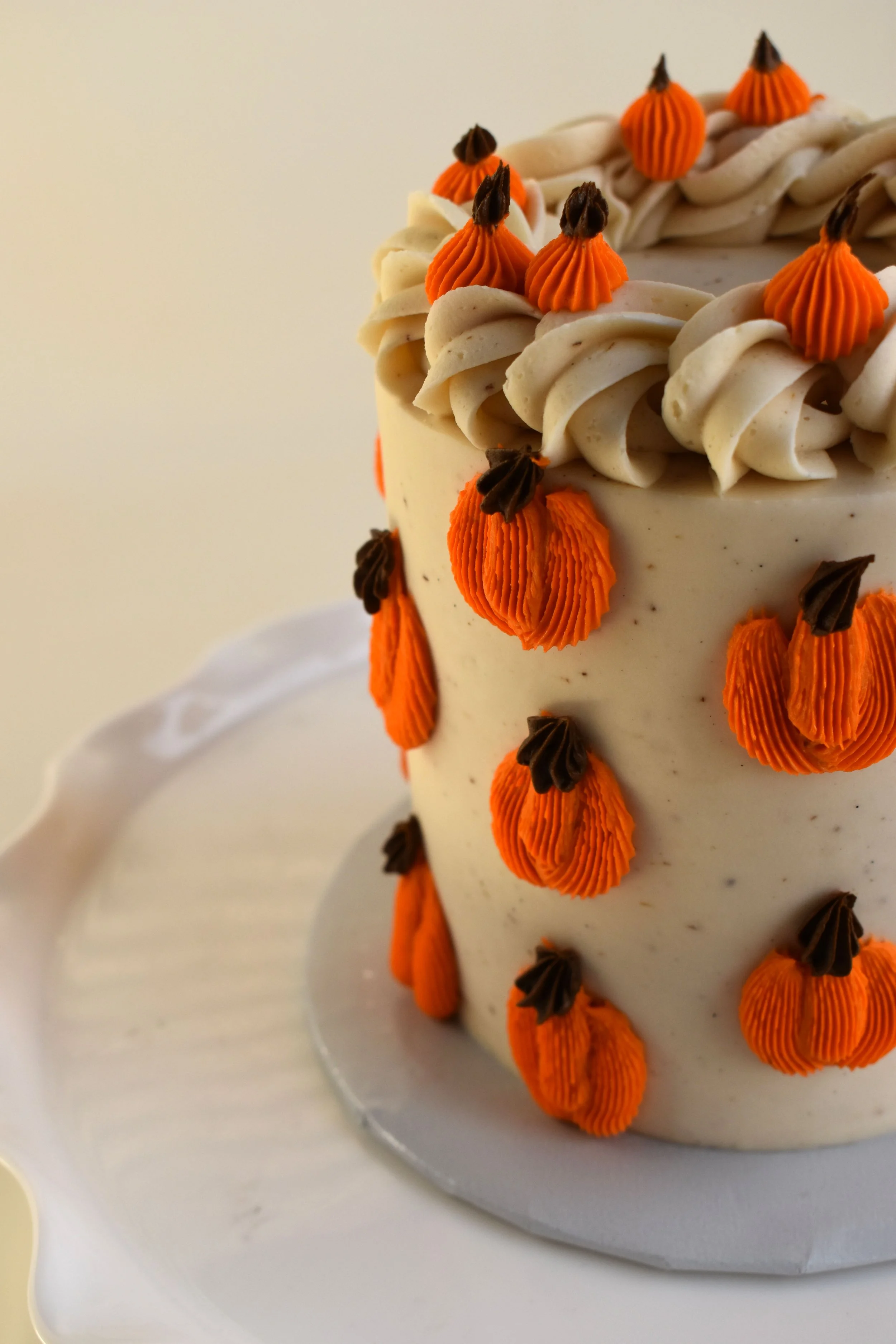 pumpkin fall halloween cake 3.jpg