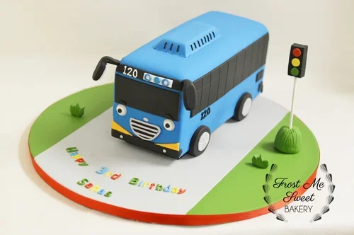 BABY+BOY+BUS+CAKE+2.webp