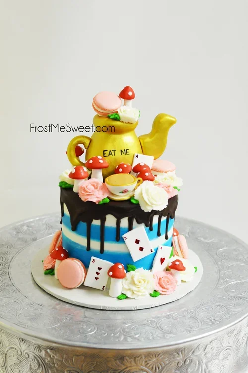 alice+in+wonderland+cake+2.webp