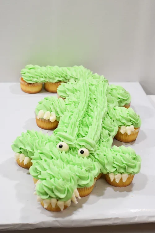 Alligator+cupcake+cake+from+Cpt.+Hook.webp