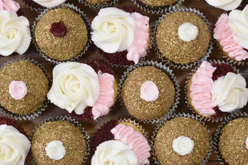 burgundy+and+gold+cupcakes.webp