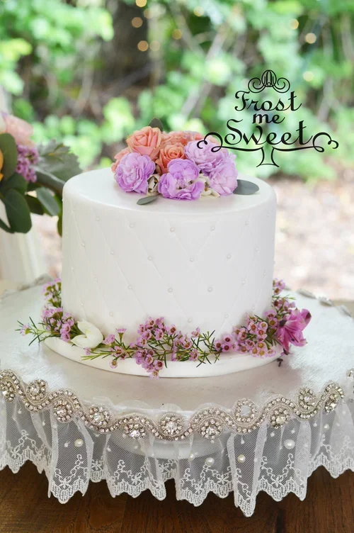 sMALL 1 TIER WEDDING CAKE QUILTED.webp