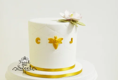 sMALL 1 TIER WEDDING CAKE BEE.webp