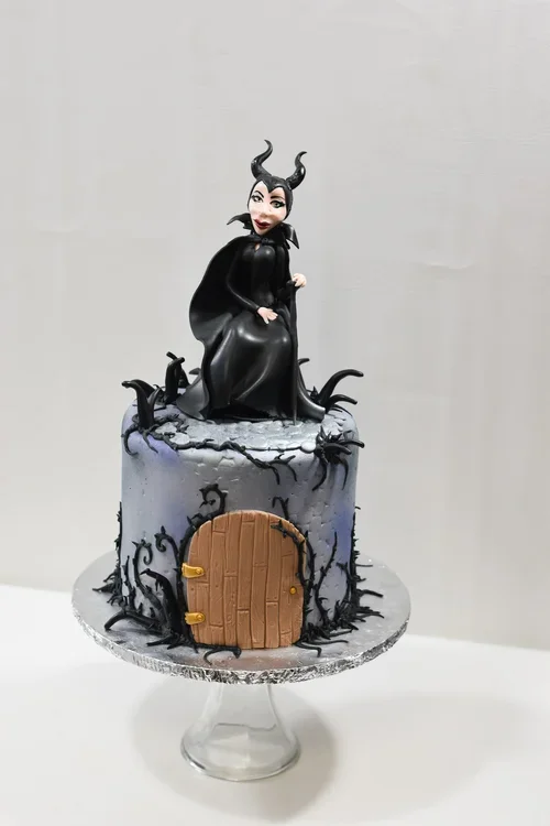 maleficient cake.webp