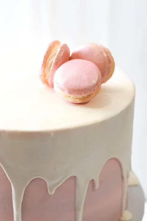 macaron drip cake.webp