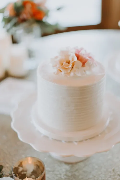 SMALL BUTTERCREAM sMALL 1 TIER WEDDING CAKE.webp
