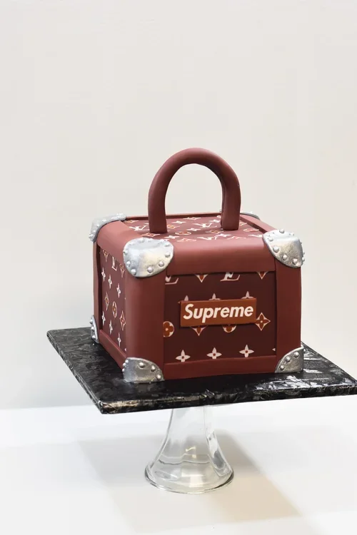 supremem+LV+luggage+cake.webp