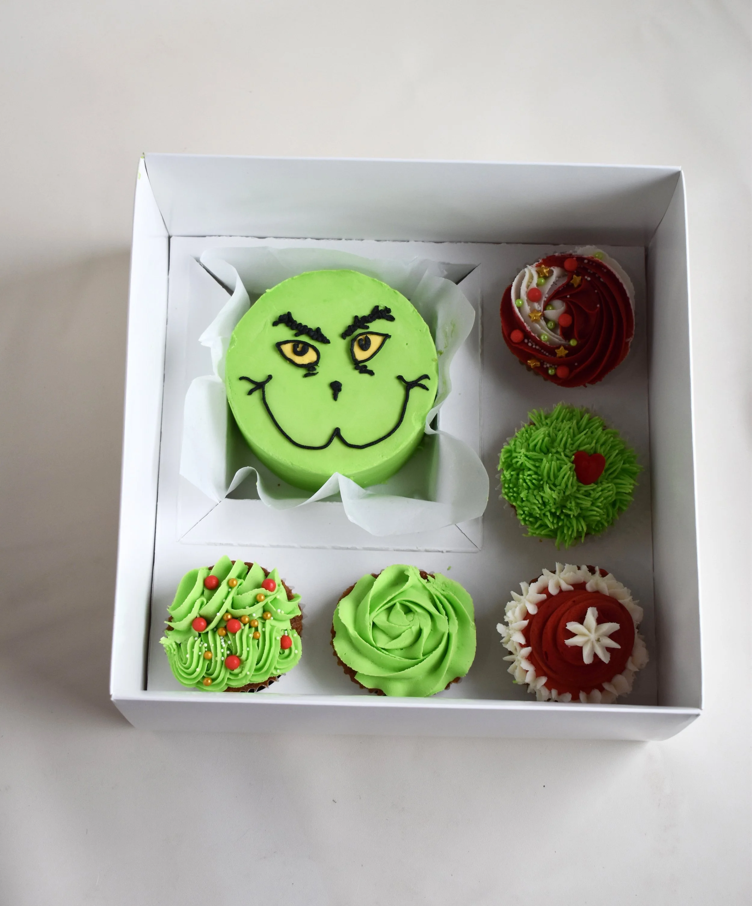 Grinch Dessert Box