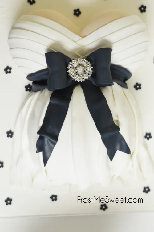 Baby Shower cake mama belly.webp