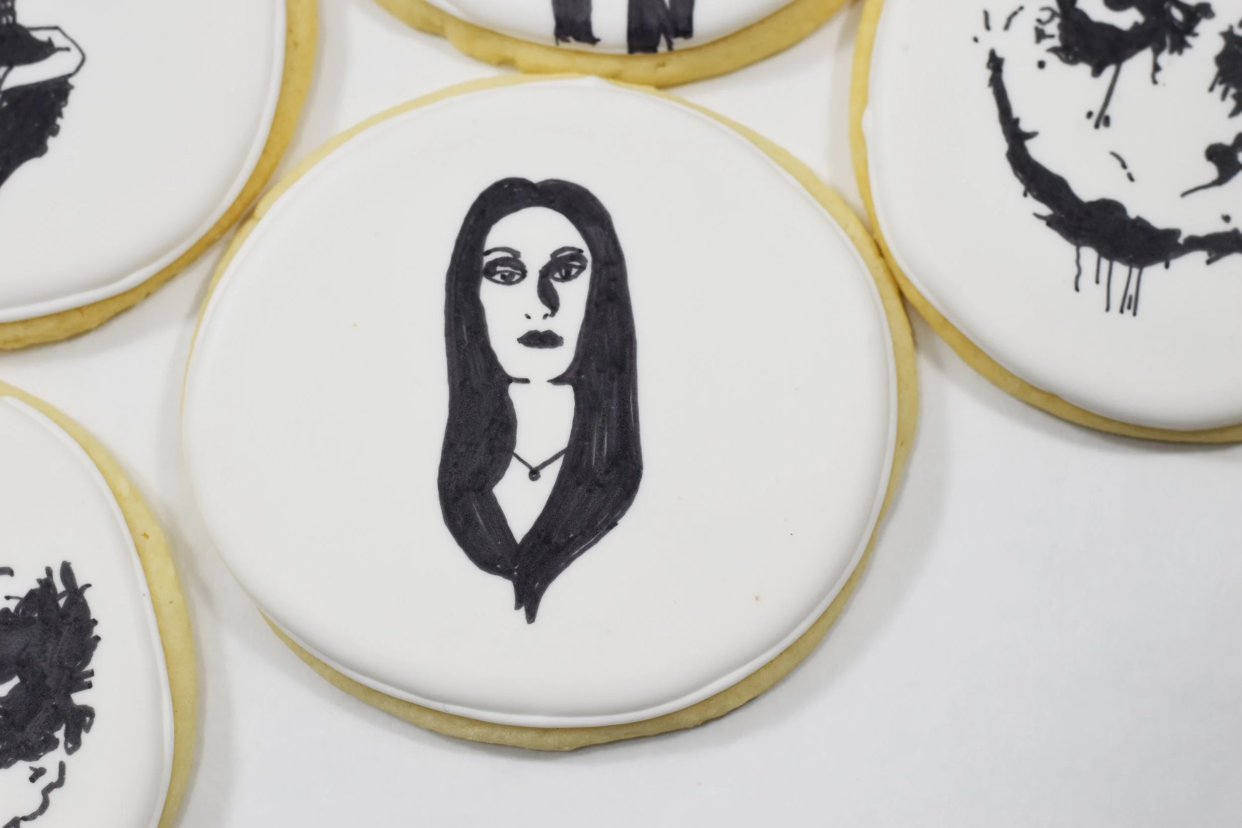 morticia halloween cookie.jpg