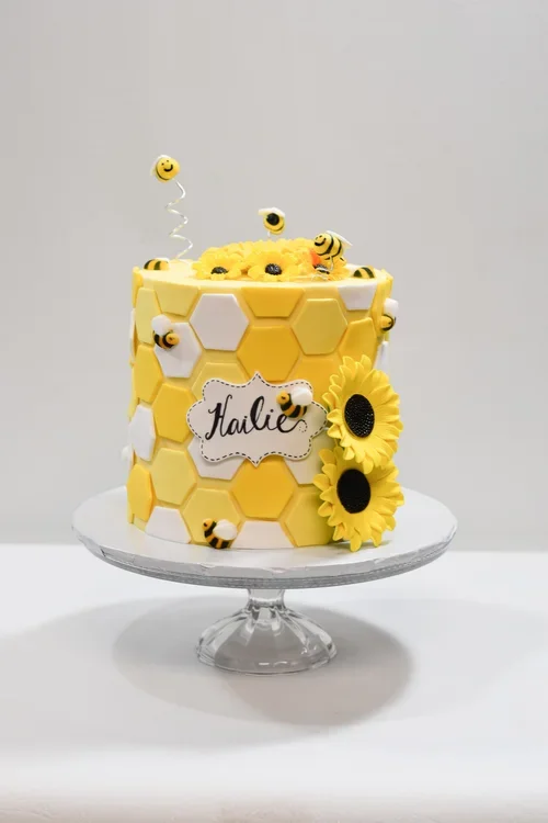 bee cake 2.webp