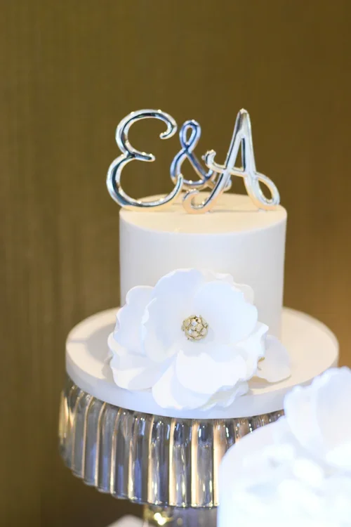 sMALL 1 TIER WEDDING CAKE MAGNOLIA.webp