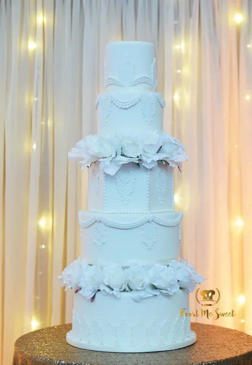 elegant european style wedding cake.webp