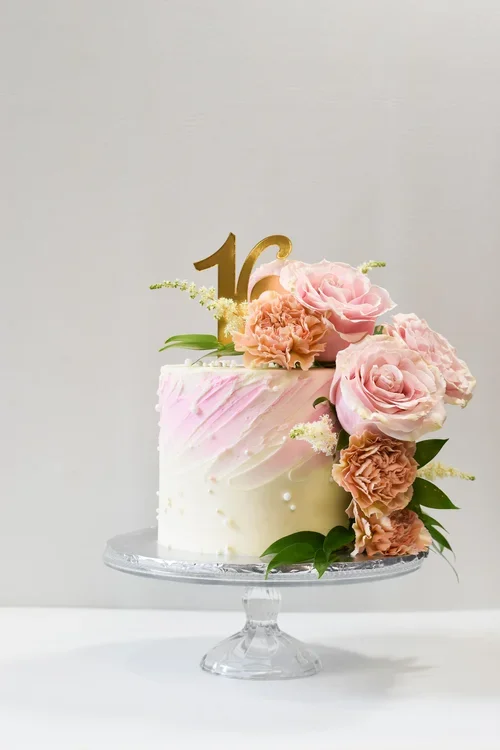 siped buttercream cake.webp