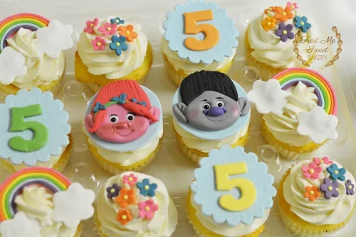 trolls+cupcakes.webp